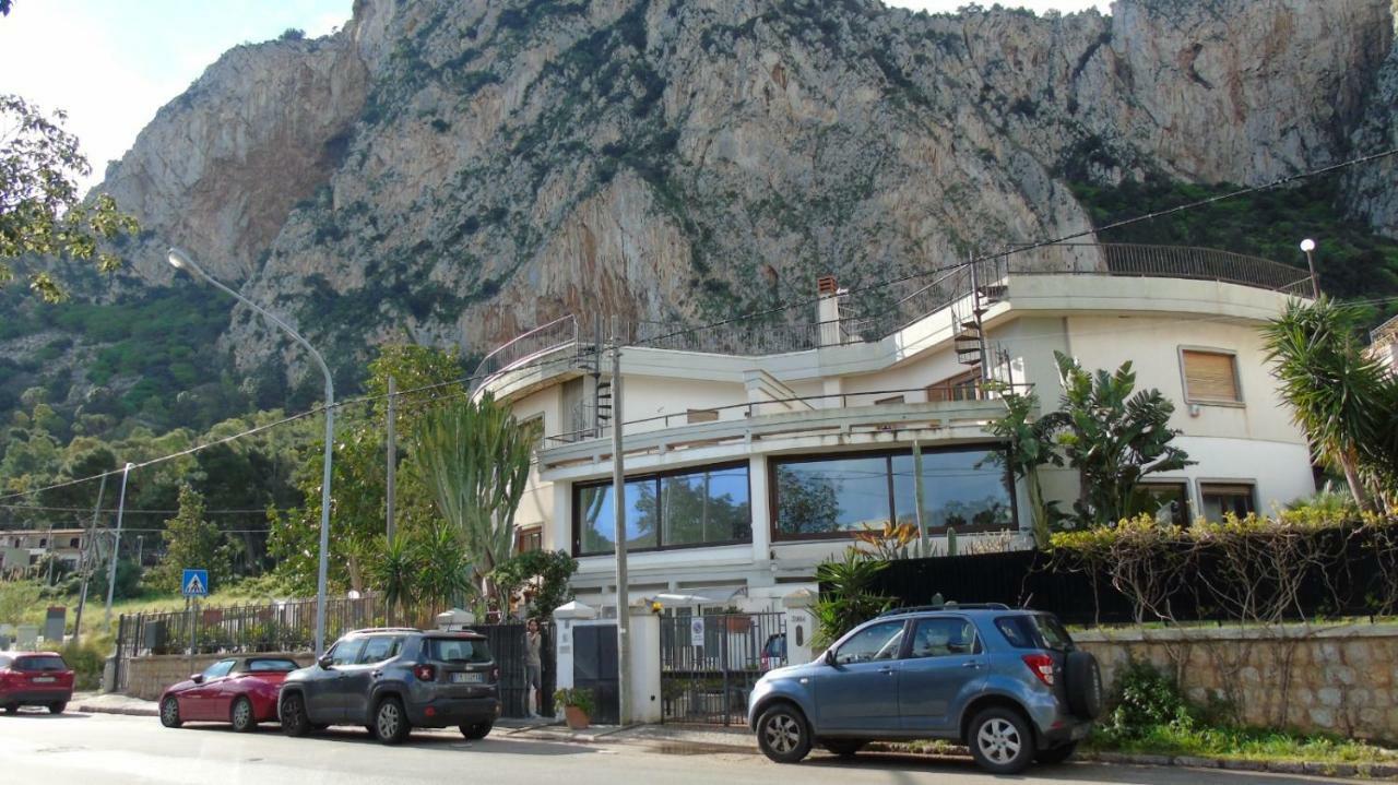 Residenza Don Camillo Villa Mondello Luaran gambar